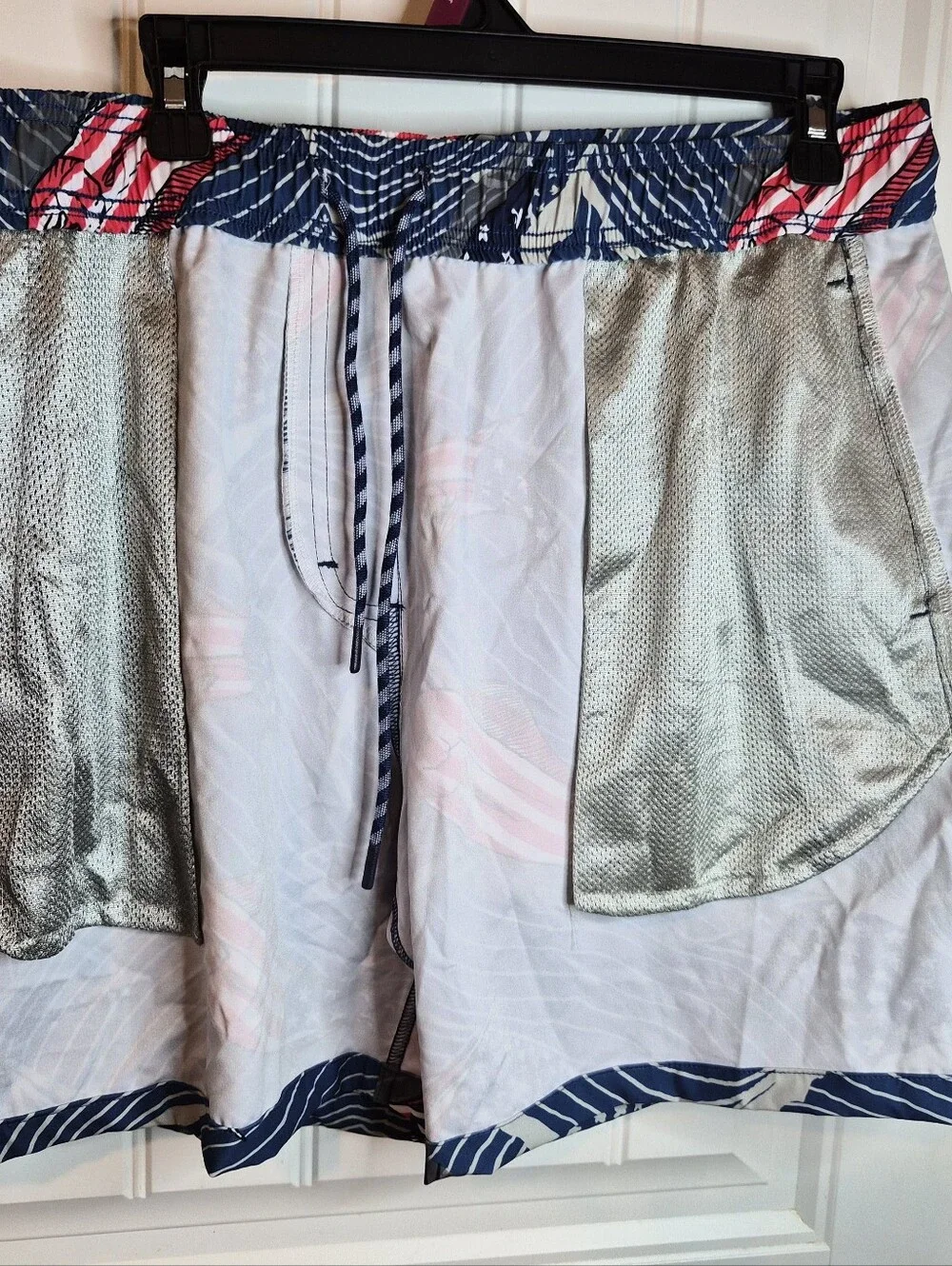 XL Huk Men's Flag Fish Linerless Shorts USA Playa Beach Pool Vacation Fish Activ